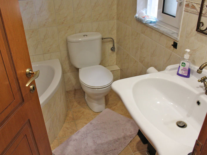 Image No.10-5 Bed Property for sale