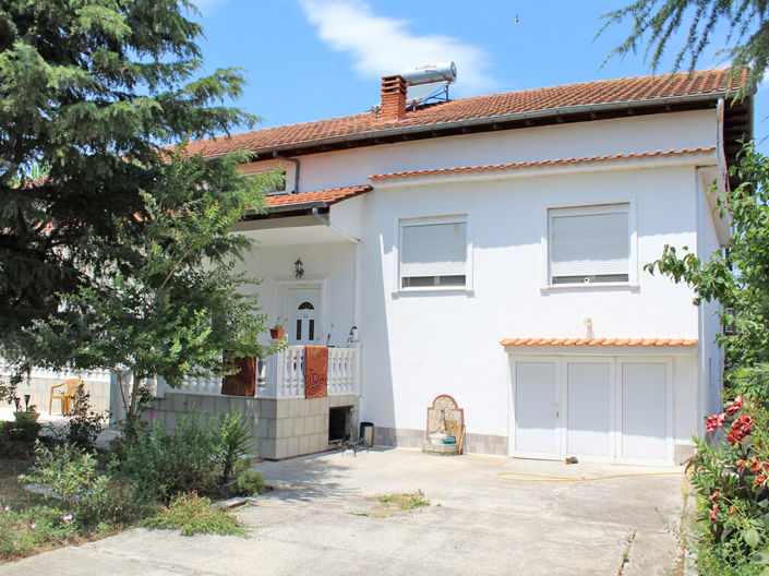 Image No.2-5 Bed Property for sale