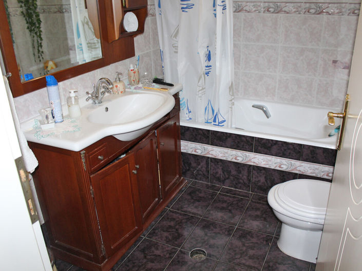 Image No.8-5 Bed Property for sale