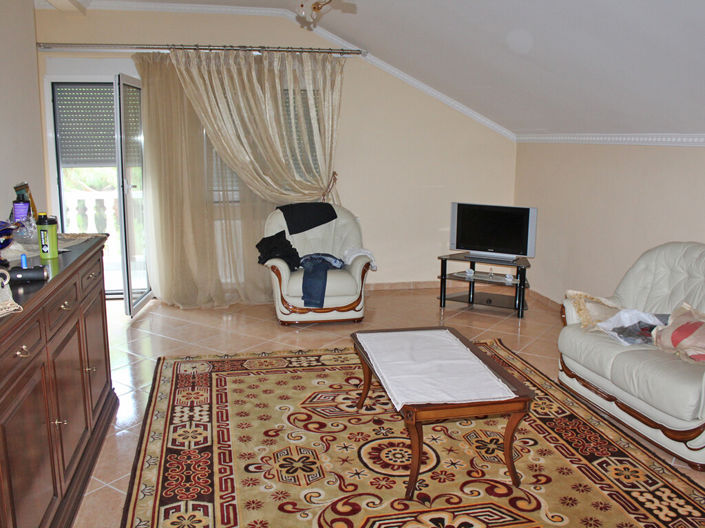 Image No.9-5 Bed Property for sale