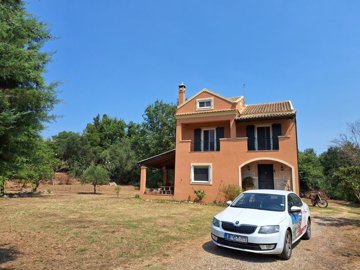 1 - Sinarades, Property