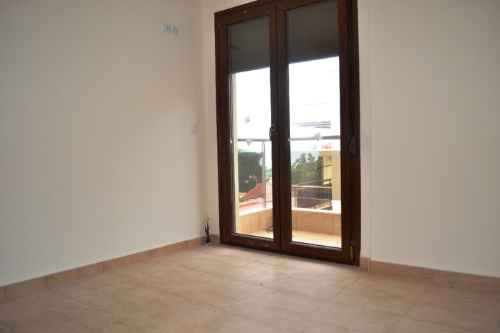Image No.17-4 Bed Maisonette for sale