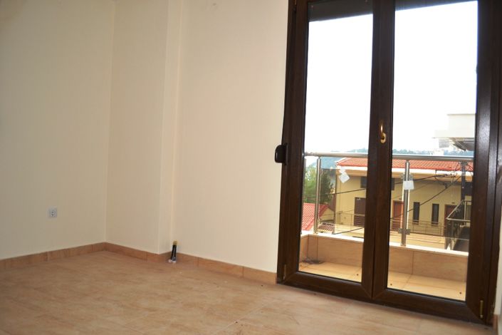Image No.18-4 Bed Maisonette for sale