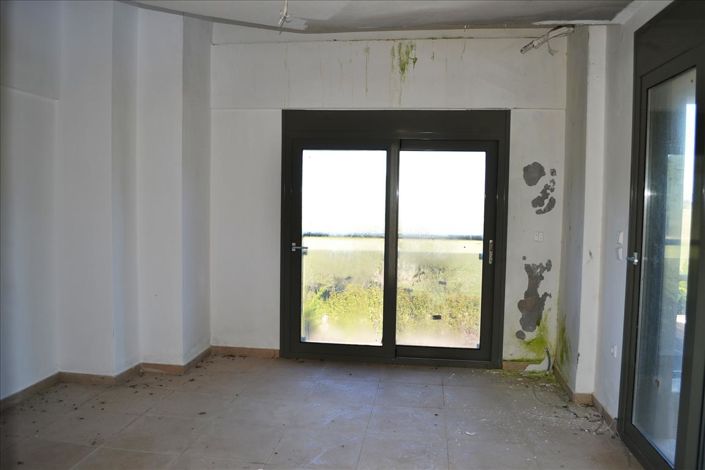 Image No.10-4 Bed Property for sale