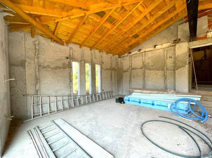 Image No.14-2 Bed Property for sale