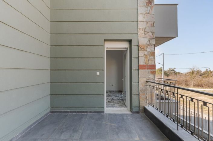 Image No.17-3 Bed Maisonette for sale