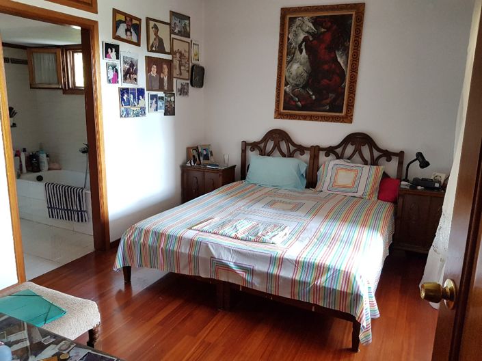 Image No.10-5 Bed Property for sale