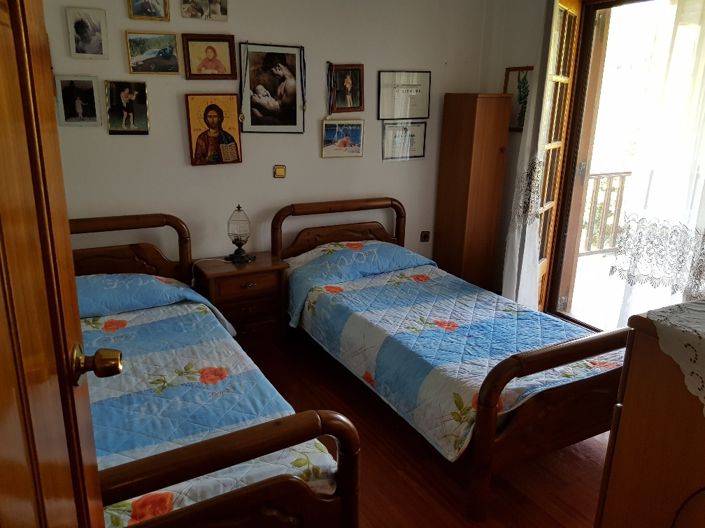 Image No.12-5 Bed Property for sale