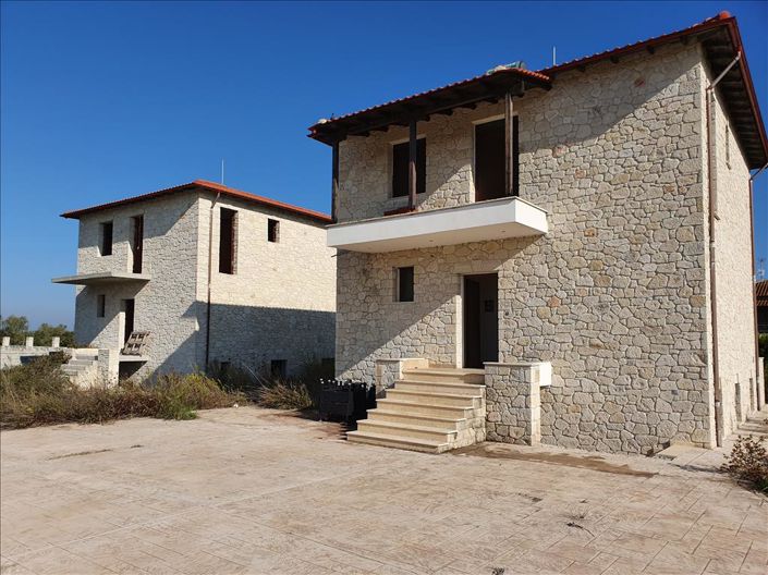 Image No.2-5 Bed Property for sale