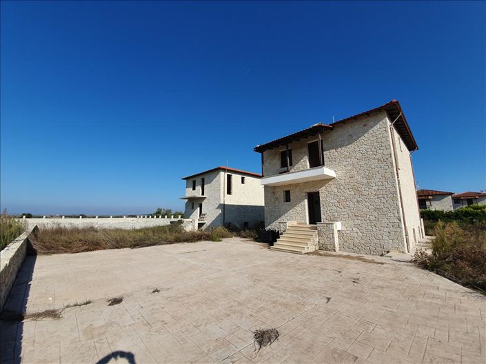 Image No.3-5 Bed Property for sale