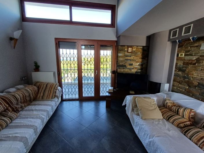 Image No.10-3 Bed Property for sale