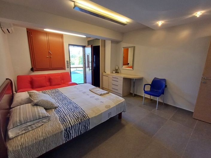 Image No.14-3 Bed Property for sale