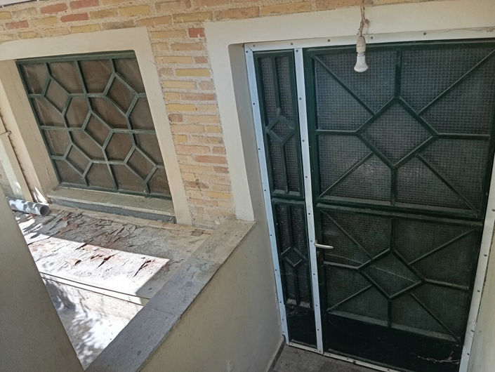 Image No.22-6 Bed Property for sale