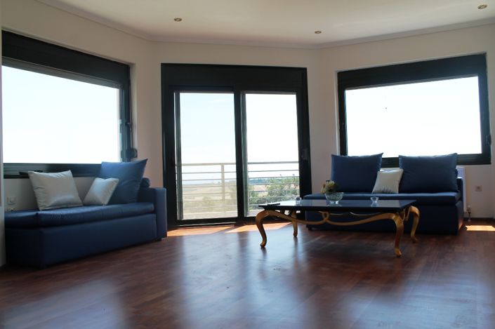 Image No.11-6 Bed Property for sale