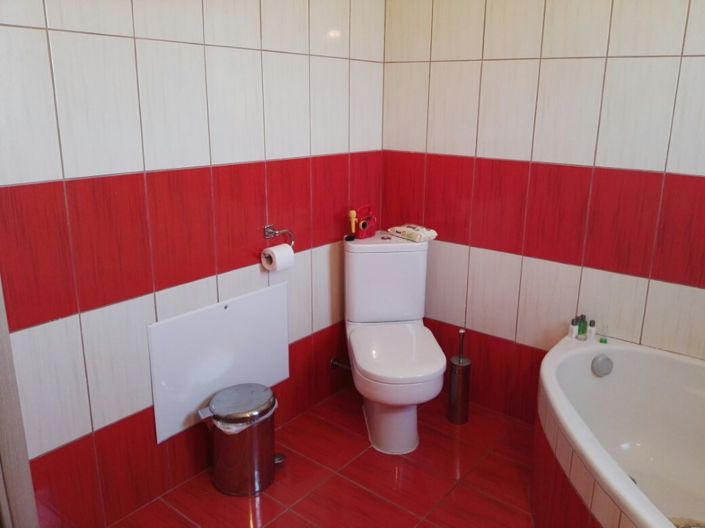 Image No.12-3 Bed Property for sale