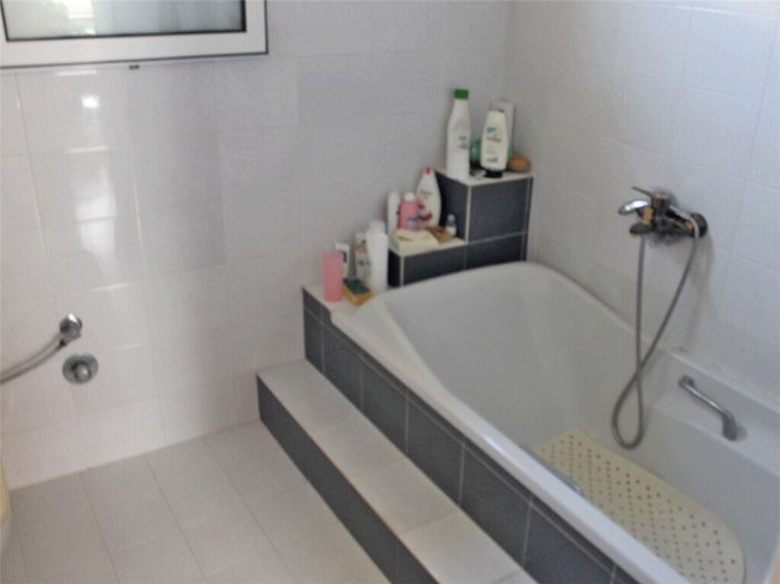 Image No.12-4 Bed Property for sale