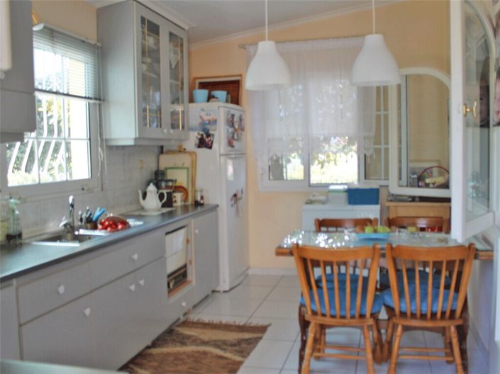 Image No.8-4 Bed Property for sale