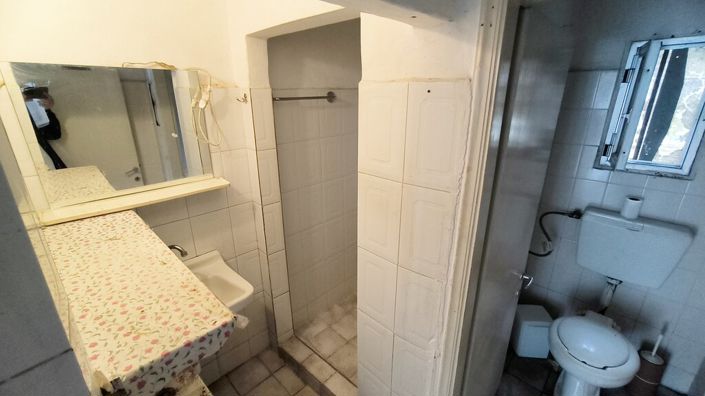 Image No.16-2 Bed Flat for sale