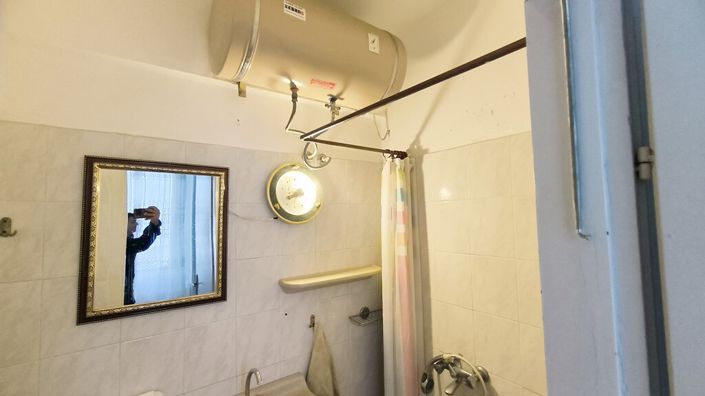 Image No.8-2 Bed Flat for sale