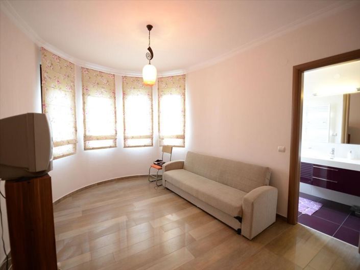 Image No.14-4 Bed Property for sale