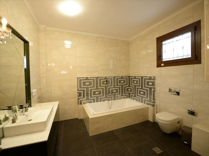 Image No.15-4 Bed Property for sale