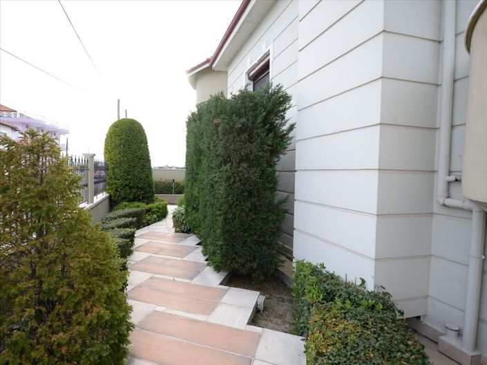 Image No.7-4 Bed Property for sale