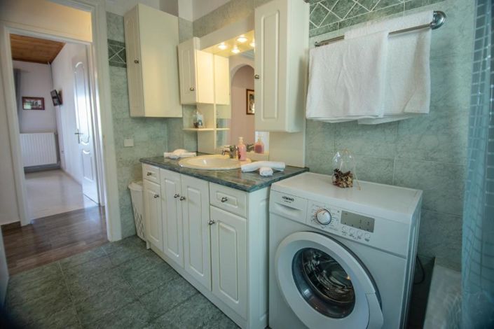 Image No.28-5 Bed Property for sale