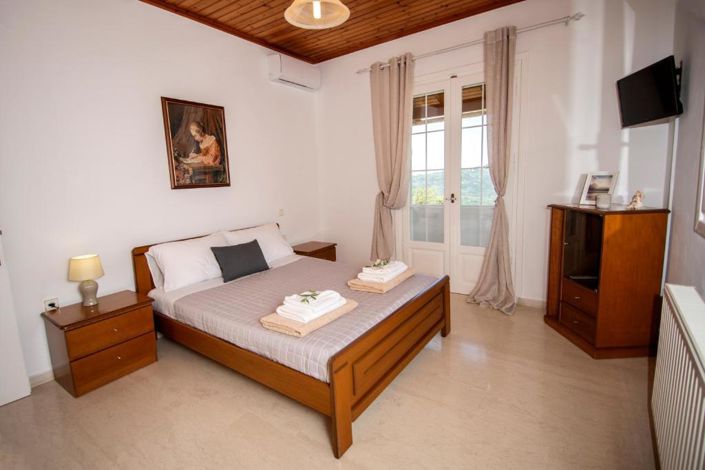 Image No.6-5 Bed Property for sale