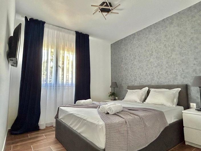 Image No.19-3 Bed Property for sale