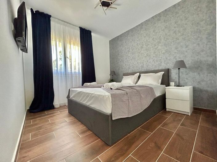 Image No.20-3 Bed Property for sale