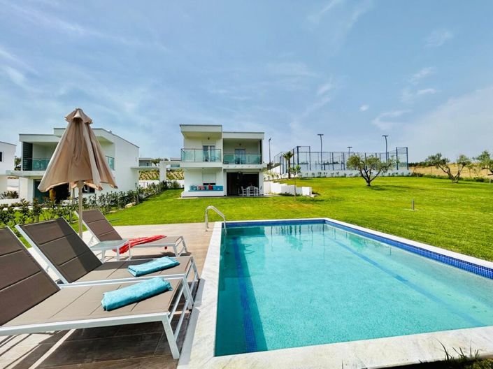 Image No.28-3 Bed Property for sale