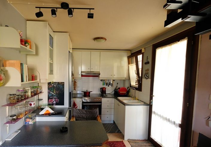 Image No.10-2 Bed Property for sale