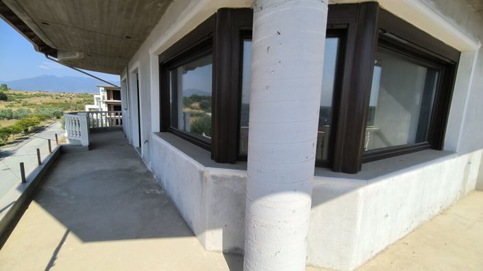 Image No.12-10 Bed Property for sale