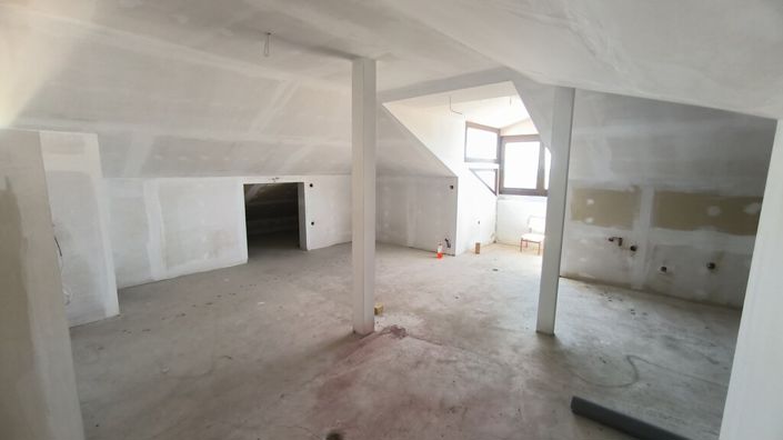 Image No.27-10 Bed Property for sale