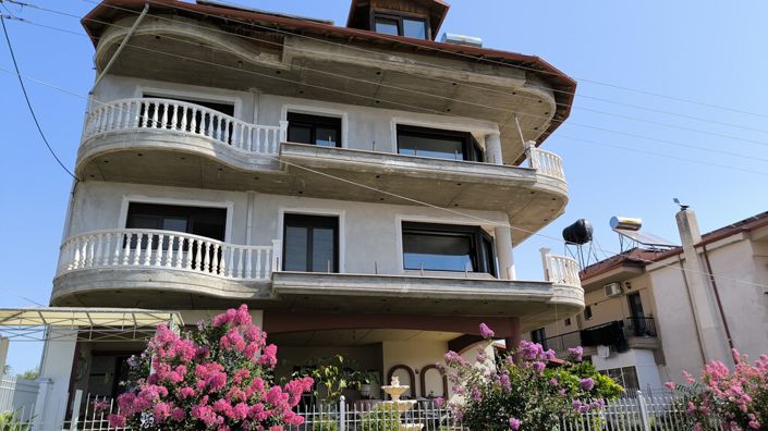 Image No.21-3 Bed Flat for sale