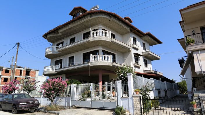 Image No.25-3 Bed Flat for sale