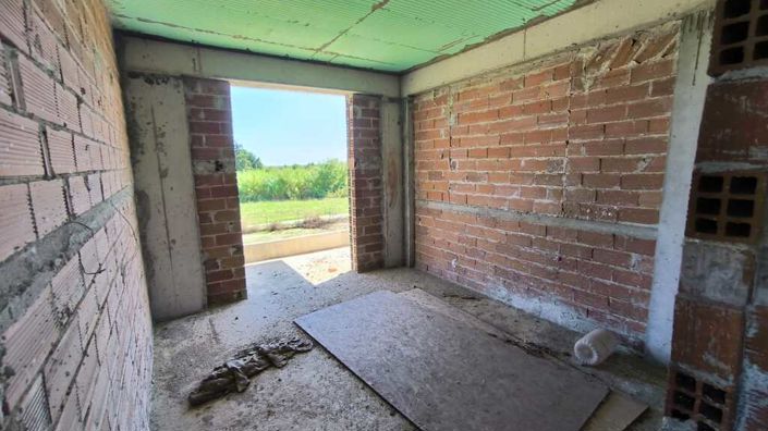 Image No.10-5 Bed Property for sale