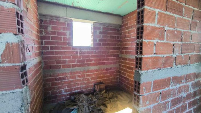 Image No.12-5 Bed Property for sale