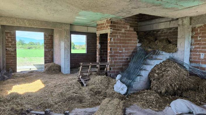 Image No.8-5 Bed Property for sale