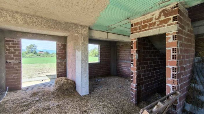 Image No.9-5 Bed Property for sale