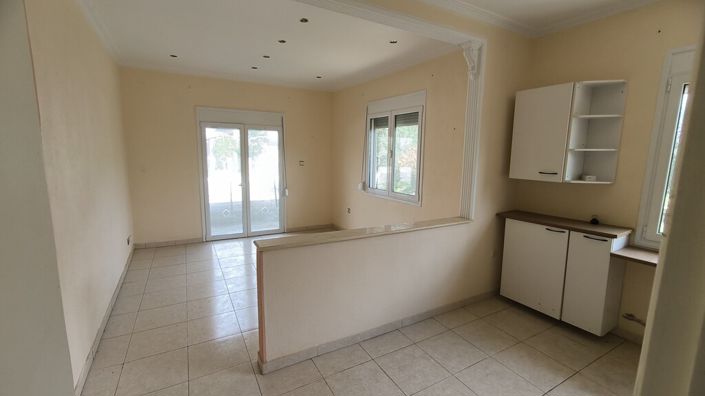 Image No.11-2 Bed Property for sale