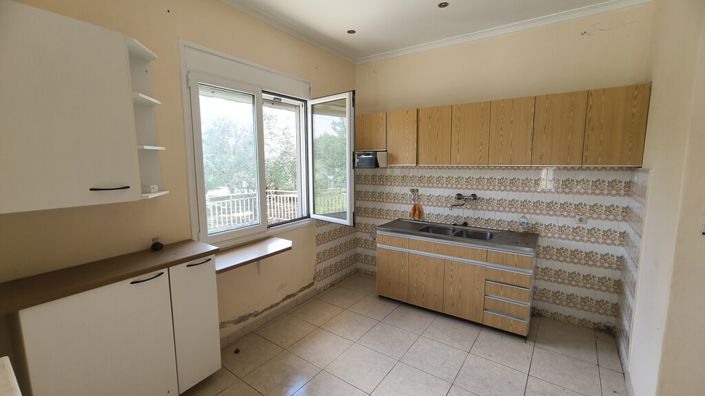 Image No.12-2 Bed Property for sale