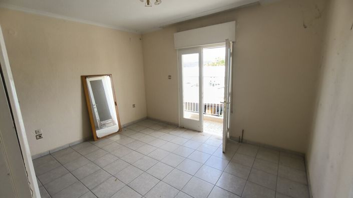 Image No.28-2 Bed Property for sale