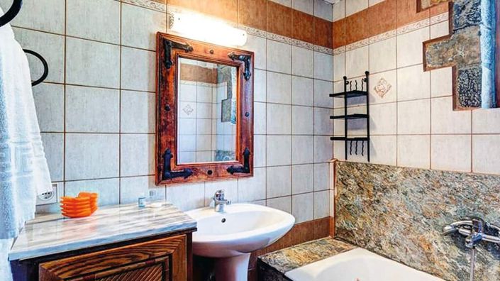 Image No.12-2 Bed Villa for sale