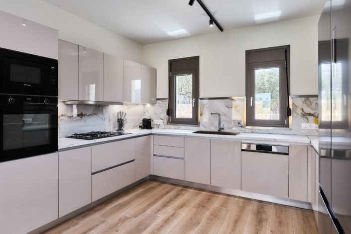 Image No.7-4 Bed Maisonette for sale