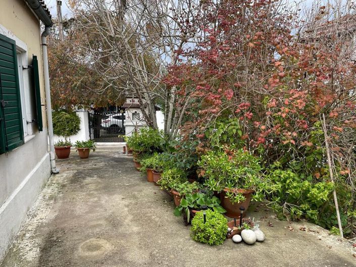 Image No.17-2 Bed Property for sale