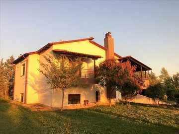 5 Bed Property for sale