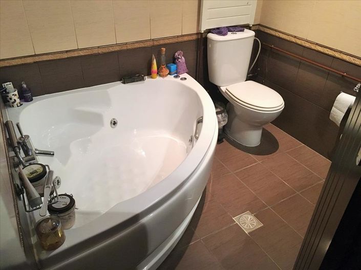 Image No.19-5 Bed Property for sale