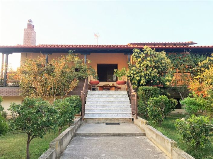 Image No.2-5 Bed Property for sale