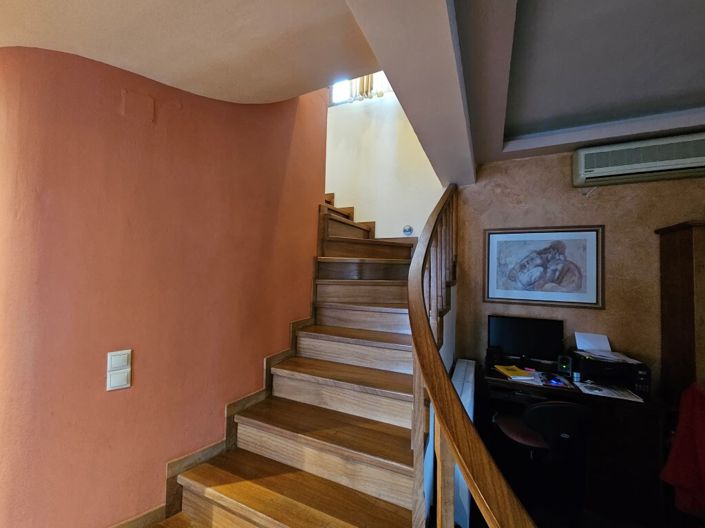 Image No.11-3 Bed Property for sale